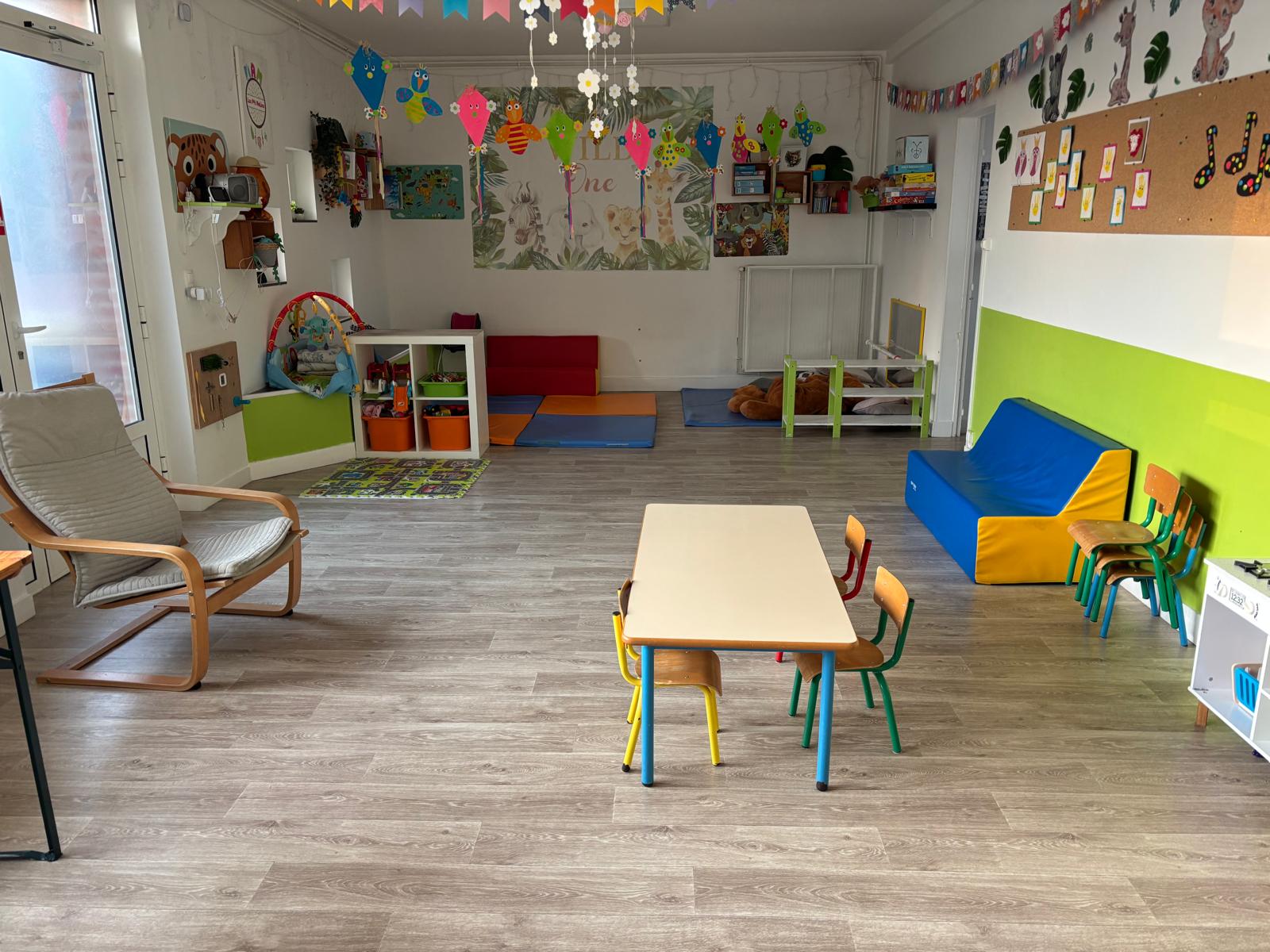Salle d'activité lumineuse de la MAM Les P'ti Malins à Saint-Étienne-du-Rouvray